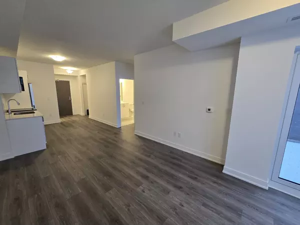 Newmarket, ON L3Y 2R3,705 Davis DR #201B