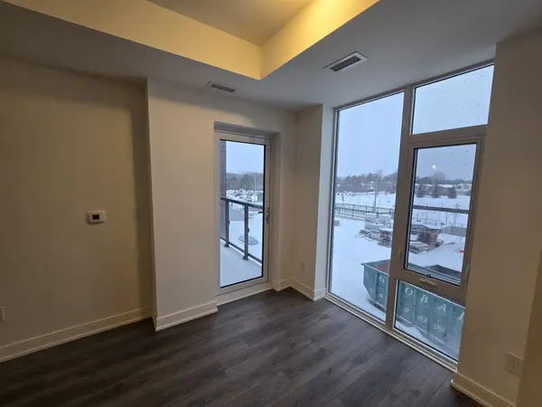 Newmarket, ON L3Y 2R3,705 Davis DR #201B