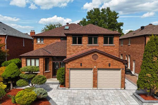 8 Woodlawn RD, Markham, ON L3P 7G4