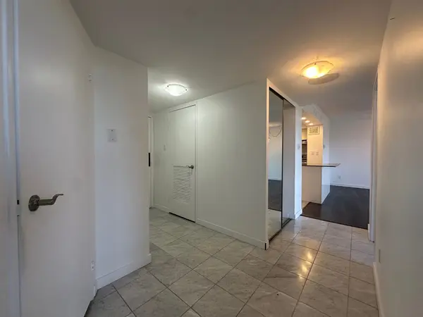 Mississauga, ON L4Y 3Z2,1300 Bloor ST #905