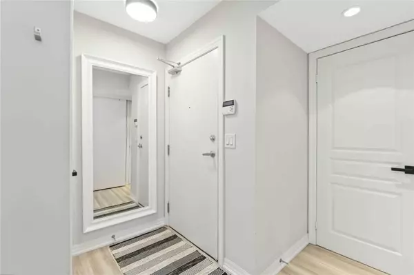 Burlington, ON L7L 0E4,1940 Ironstone DR #810