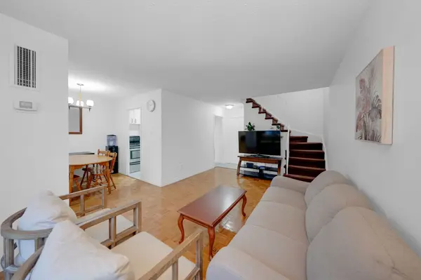 Mississauga, ON L5K 2C8,2095 Roche CT #209