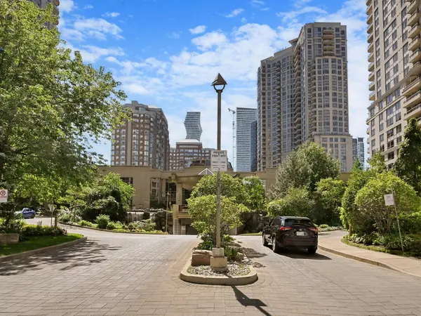 Mississauga, ON L5B 4P5,3888 Duke Of York BLVD #923