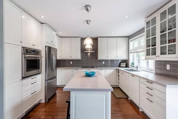 Oakville, ON L6L 4G5,541 Sandmere PL