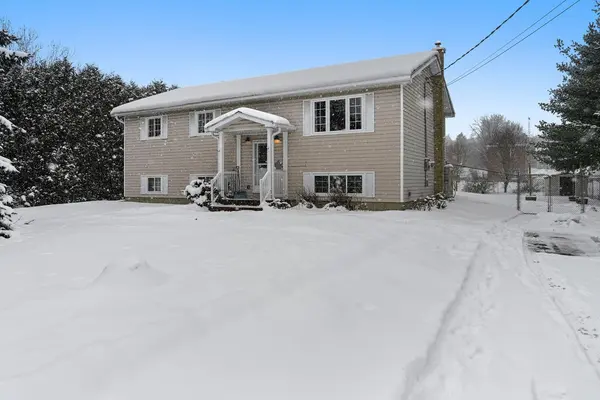 9 Peryl RD, Front Of Yonge, ON K0E 1R0