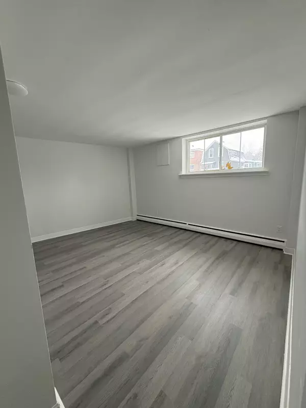 Carlington - Central Park, ON K1Z 7Z4,1216 Shillington AVE