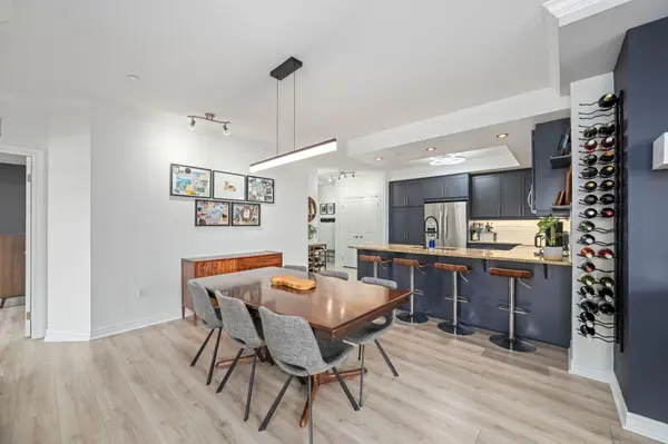 London East, ON N6A 0A7,330 Ridout ST N #803