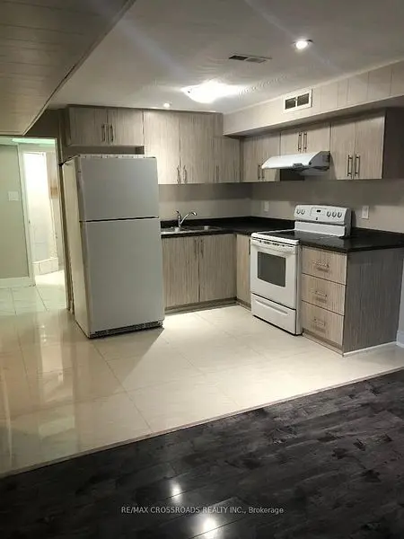 37 Brightside DR, Toronto E10, ON M1E 3Y8