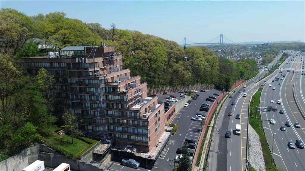 Staten  Island, NY 10304,755 Narrows RD North #707