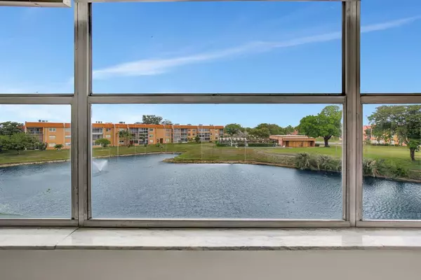 Sunrise, FL 33322,9861 Sunrise Lakes Blvd #303