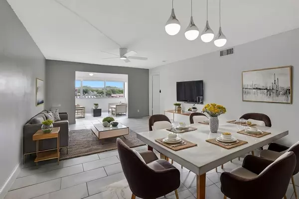 Sunrise, FL 33322,9861 Sunrise Lakes Blvd #303