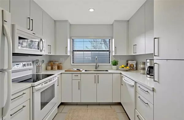 Sunrise, FL 33322,9861 Sunrise Lakes Blvd #303