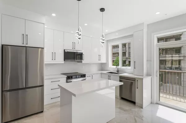 Markham, ON L3T 0A4,21 Galleria Pkwy #21