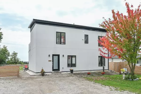 Wellington North, ON N0G 1N0,23 Wood ST