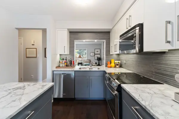 London East, ON N6B 2V3,609 Colborne ST #4