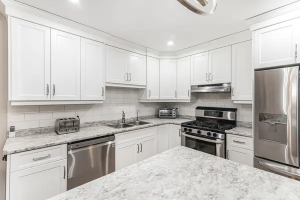 Haldimand, ON N1A 1B8,152 Cross ST E #6