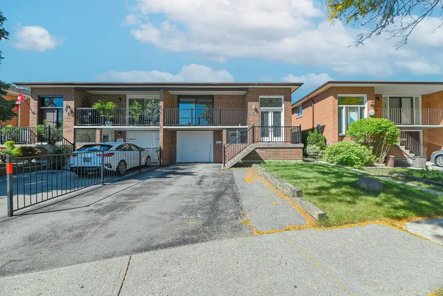 4 Petunias RD, Brampton, ON L6V 3G8
