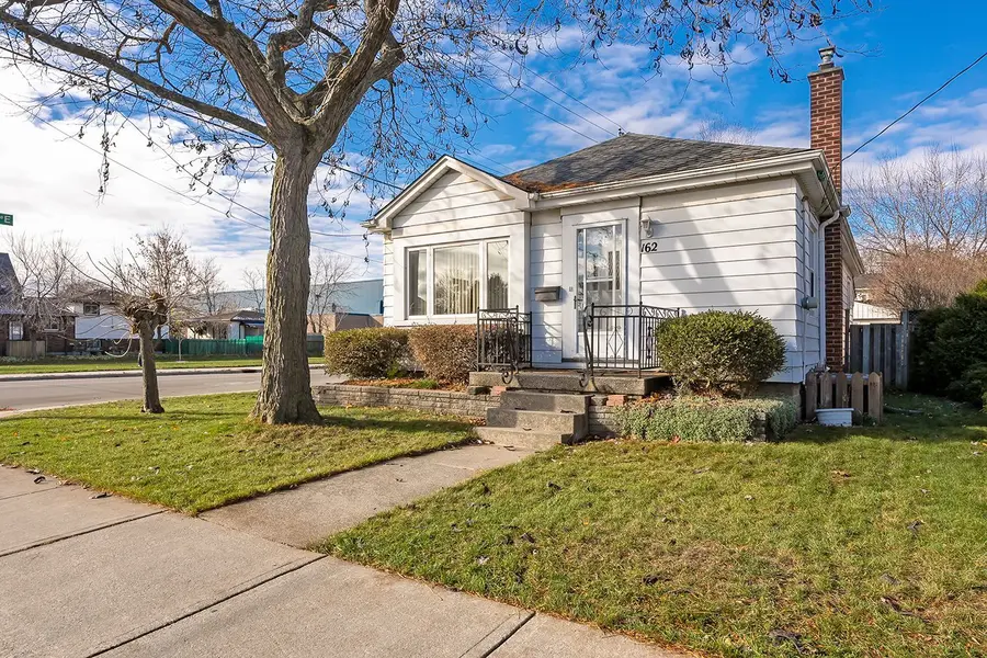 162 East 18th ST, Hamilton, ON L9A 4P1