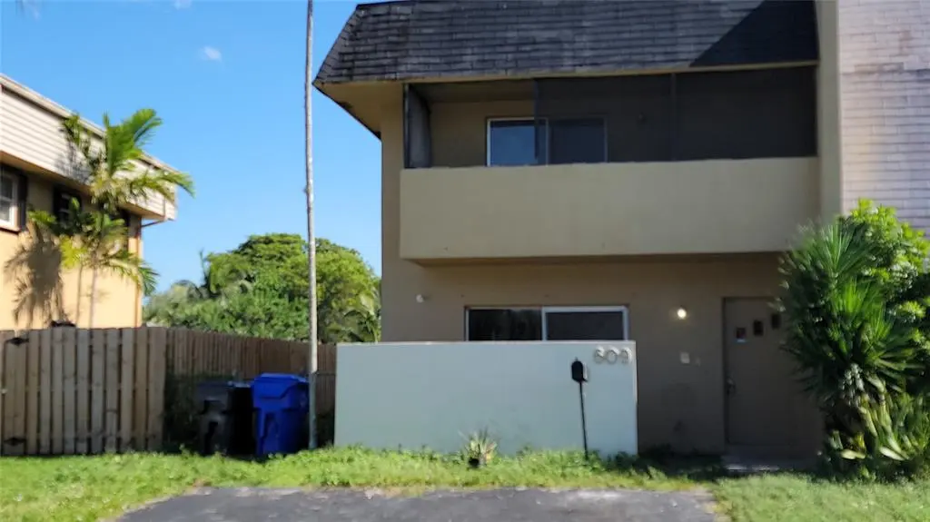 North Lauderdale, FL 33068,609 SW 79th Ter