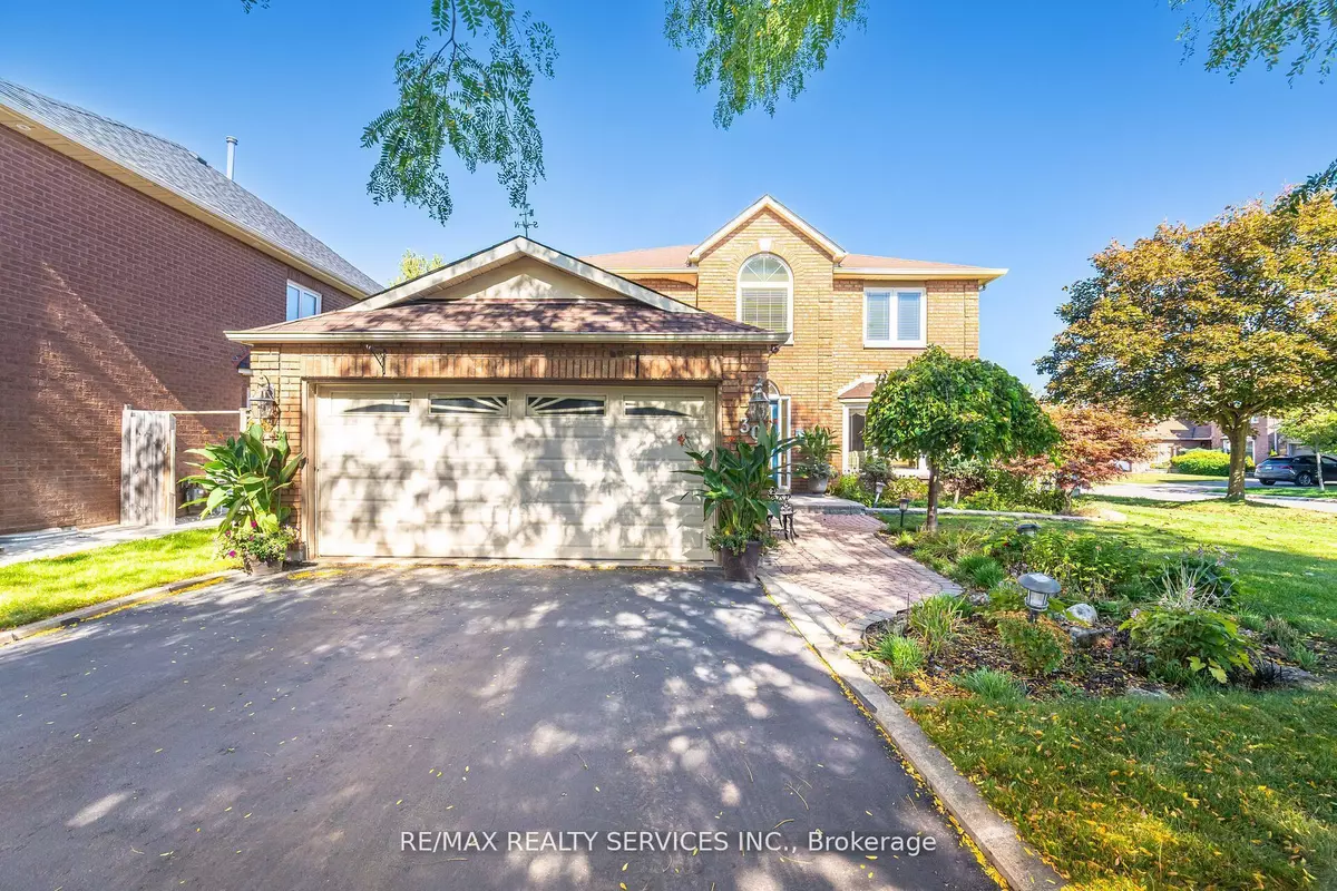 Brampton, ON L6Z 3P5,30 Starling CT