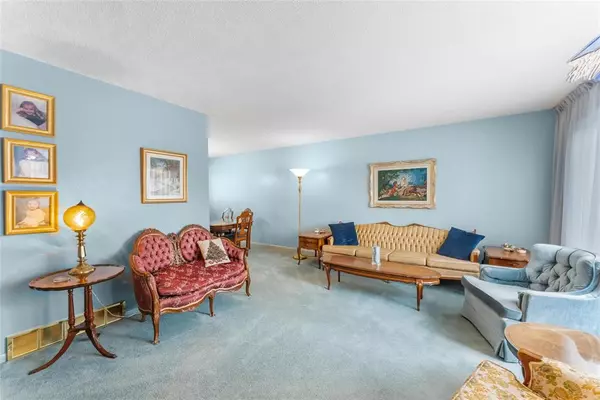 Winnipeg, MB R2J 1T2,16 Pembroke RD