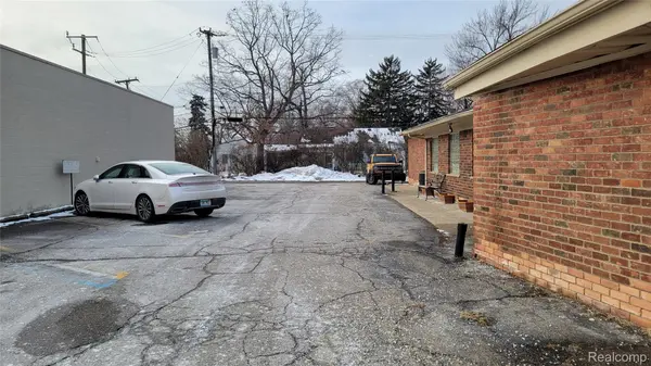 15357 Farmington RD, Livonia, MI 48154