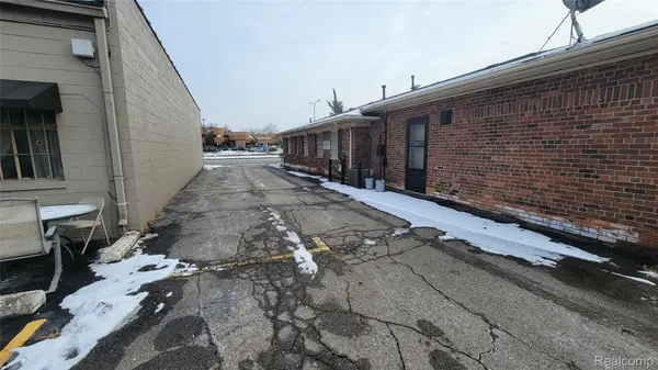 15357 Farmington RD, Livonia, MI 48154