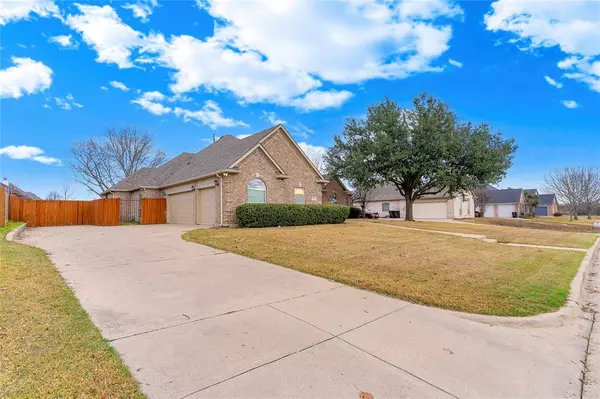Cleburne, TX 76033,1508 Leaning Oak Lane