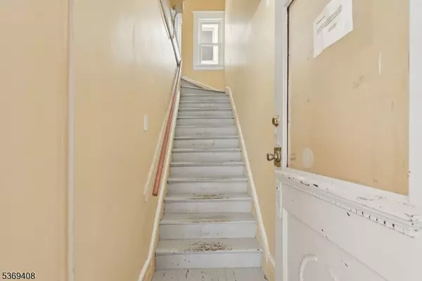 Newark City, NJ 07103,787 S 17Th St