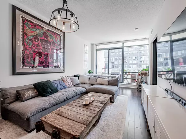 Toronto C01, ON M5V 3T9,438 King ST #713