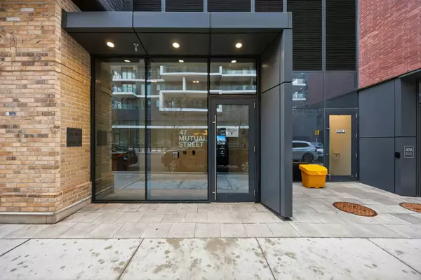 Toronto C08, ON M4Y 3C5,47 Mutual ST #2204