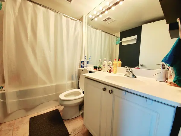 Toronto C01, ON M5V 1B1,219 Fort York BLVD #3410