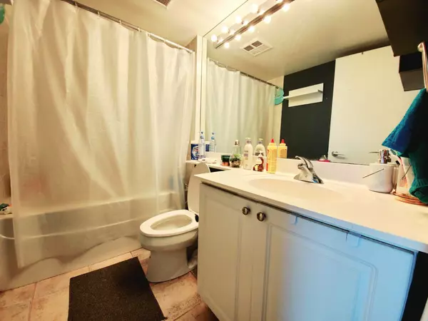 Toronto C01, ON M5V 1B1,219 Fort York BLVD #3410