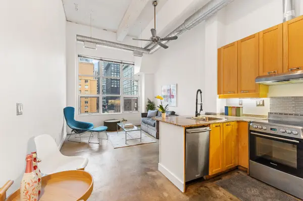 135 Dalhousie ST #404, Toronto C08, ON M5B 2S1