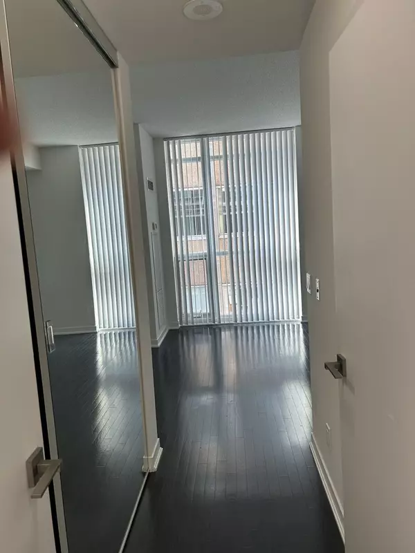 Toronto C01, ON M5G 0A6,770 Bay ST #901