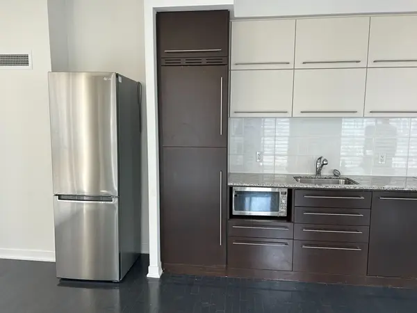 Toronto C01, ON M5G 0A6,770 Bay ST #901