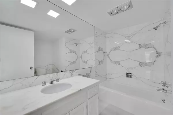 Fort Lauderdale, FL 33308,3750 Galt Ocean Dr #309