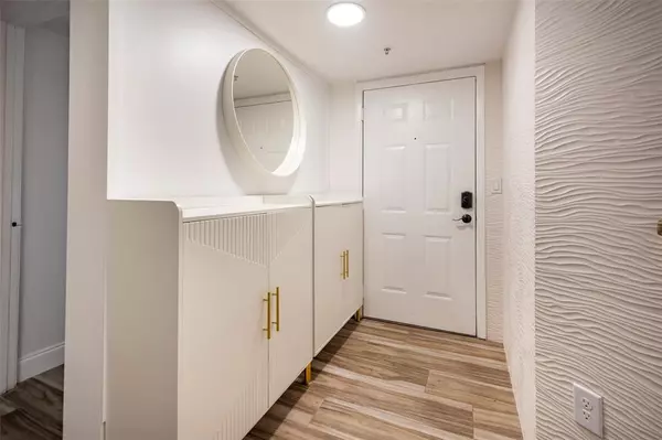 Plantation, FL 33324,761 N Pine Island Rd #106