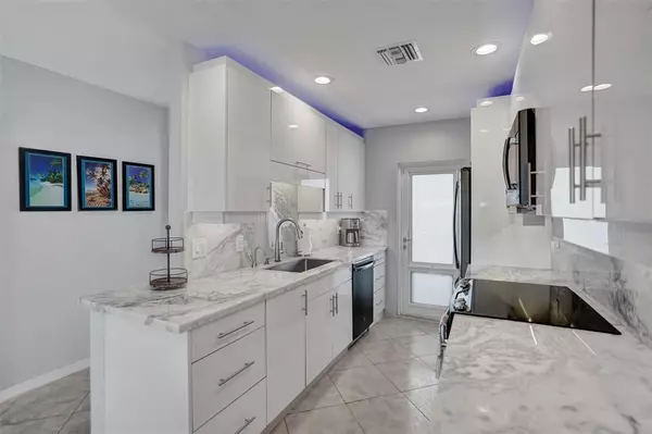 Deerfield Beach, FL 33441,105 NE 19th Ave #452