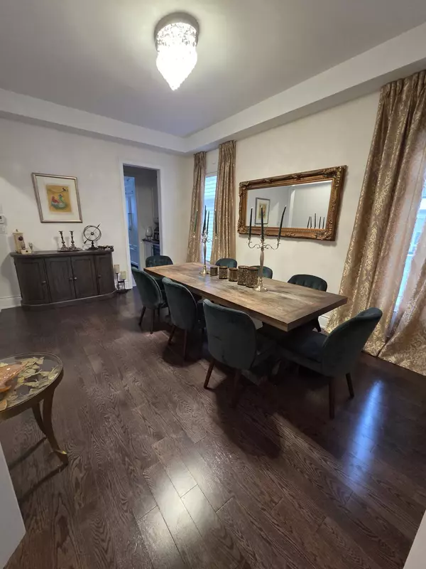 Vaughan, ON L6A 4Y5,34 Straw Cutter Gate #Upper