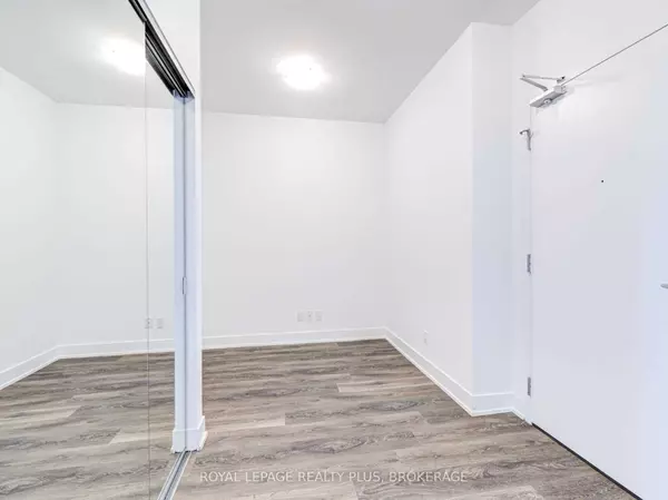 Oakville, ON L6H 6R3,297 Oak Walk DR #2107