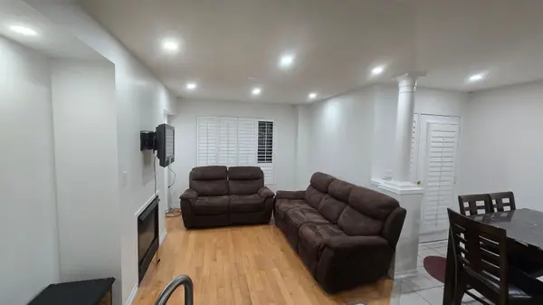 Mississauga, ON L5W 1V9,555 Garden WALK #Upper