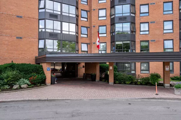 South Of Baseline To Knoxdale, ON K2H 9E7,80 Sandcastle DR #209