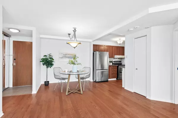 South Of Baseline To Knoxdale, ON K2H 9E7,80 Sandcastle DR #209