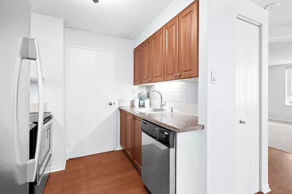 South Of Baseline To Knoxdale, ON K2H 9E7,80 Sandcastle DR #209