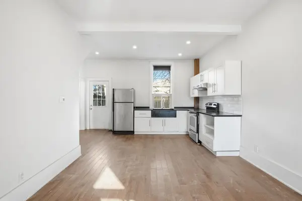 Hamilton, ON L8L 1B2,26 Murray ST W #Lower