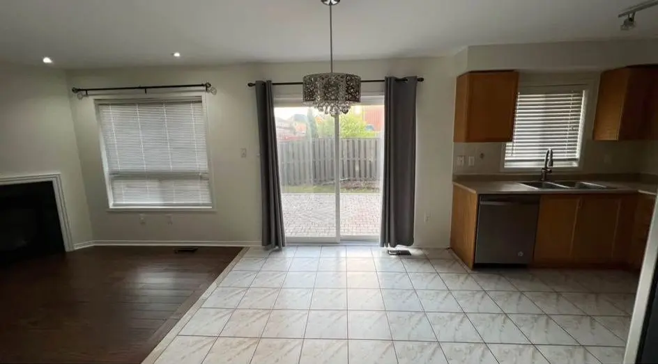 97 Crown Victoria DR #Upper, Brampton, ON L7A 3X6