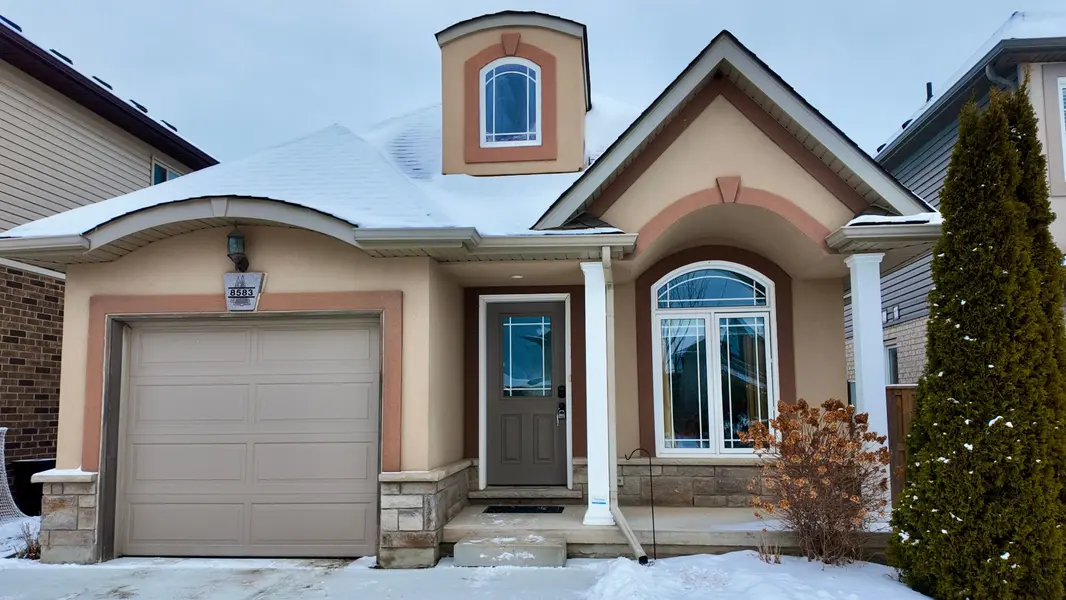 8583 Jennifer CRES N, Niagara Falls, ON L2H 1H4