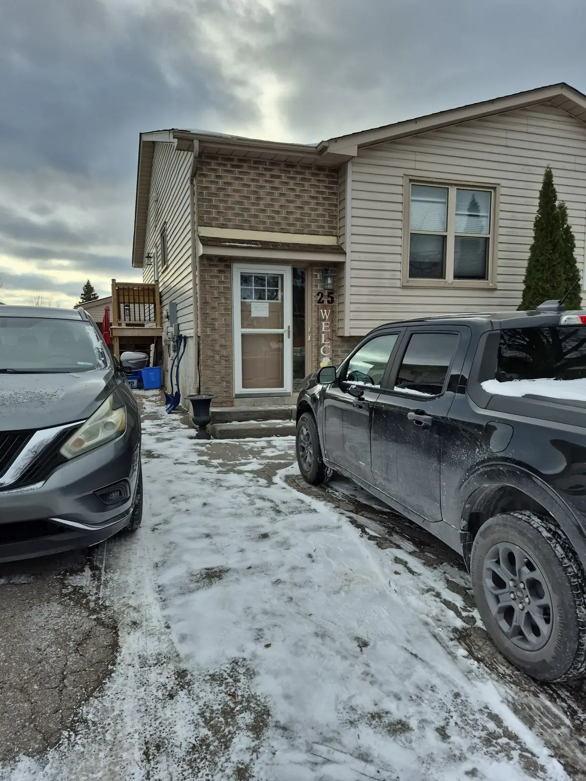 Oshawa, ON L1H 8P1,25 Wellington AVE #A