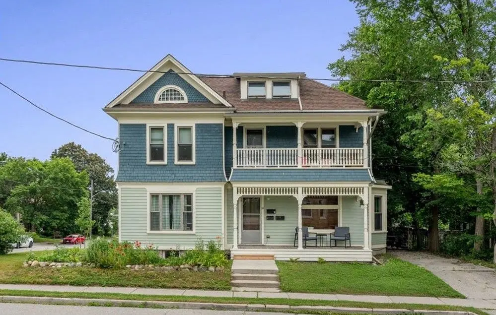 14 Young ST W, Waterloo, ON N2L 2Y8